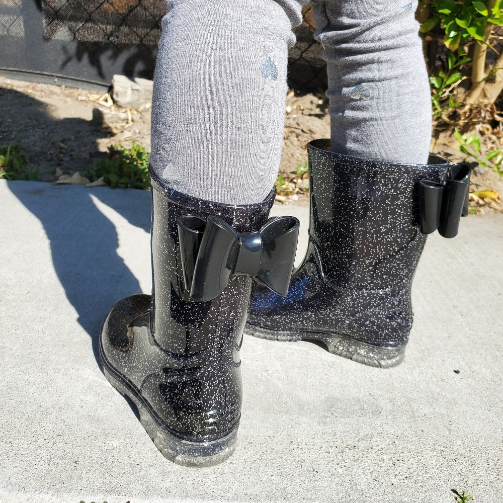 Toddler Girls Glitter Black Rain Boots - Picture 2 of 4